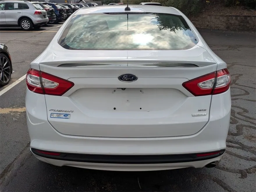 2016 Ford Fusion SE photo 1