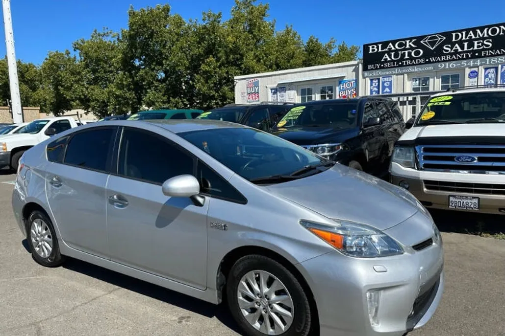 2012 Toyota Prius Plug-in Hybrid Advanced photo 1