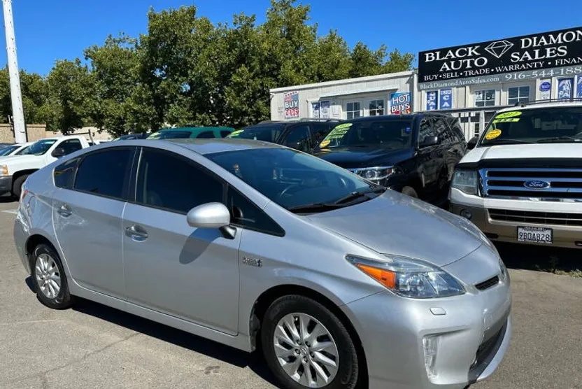 2012 Toyota Prius Plug-in Hybrid Advanced photo 1