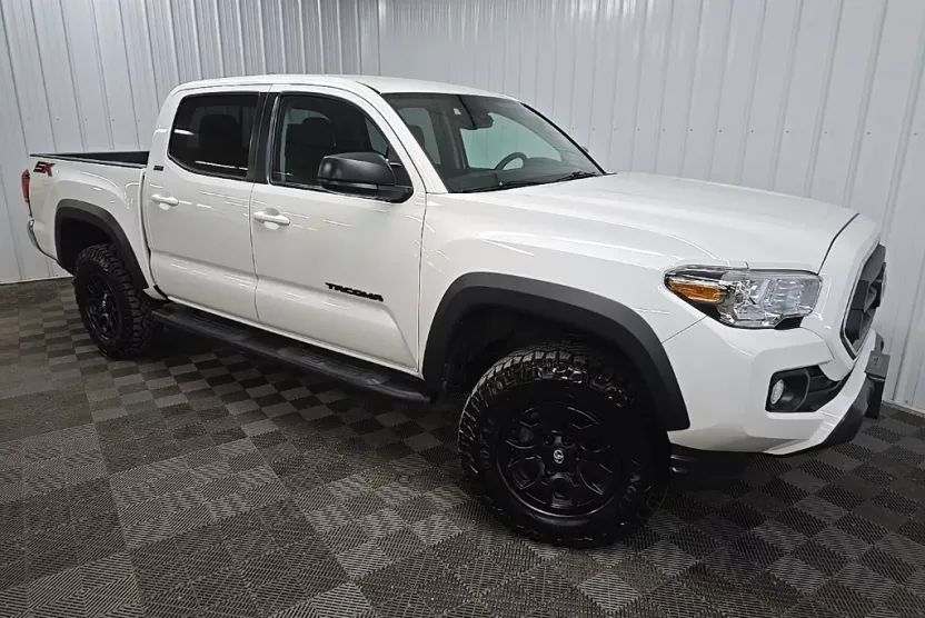 2023 Toyota Tacoma SR5 V6 photo 1