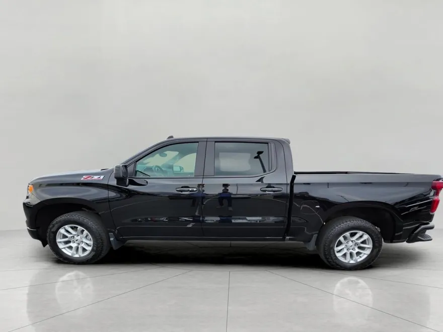 2024 Chevrolet Silverado 1500 RST photo 1