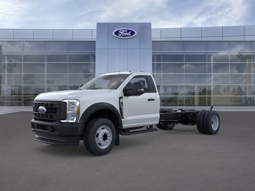 2025 Ford F-600 photo 1