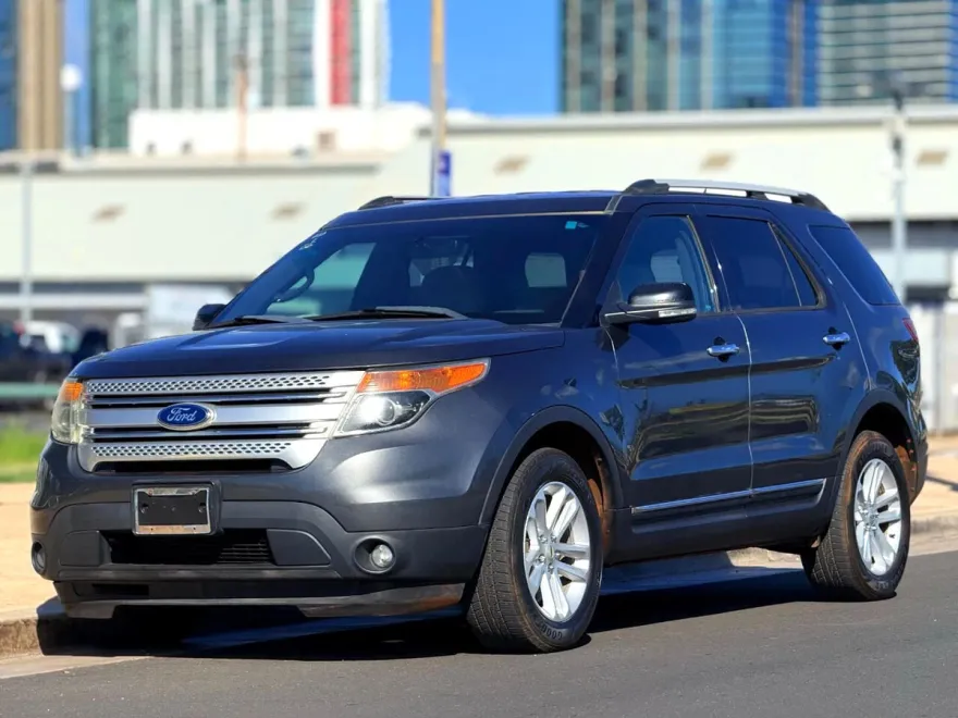 2015 Ford Explorer XLT photo 1