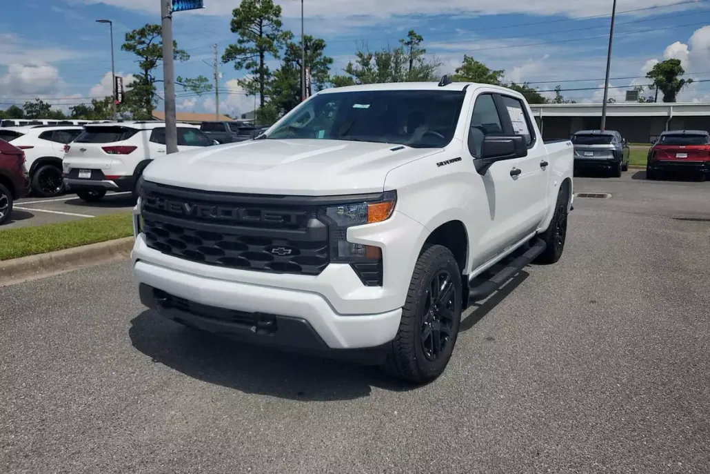 2025 Chevrolet Silverado 1500 Custom photo 1