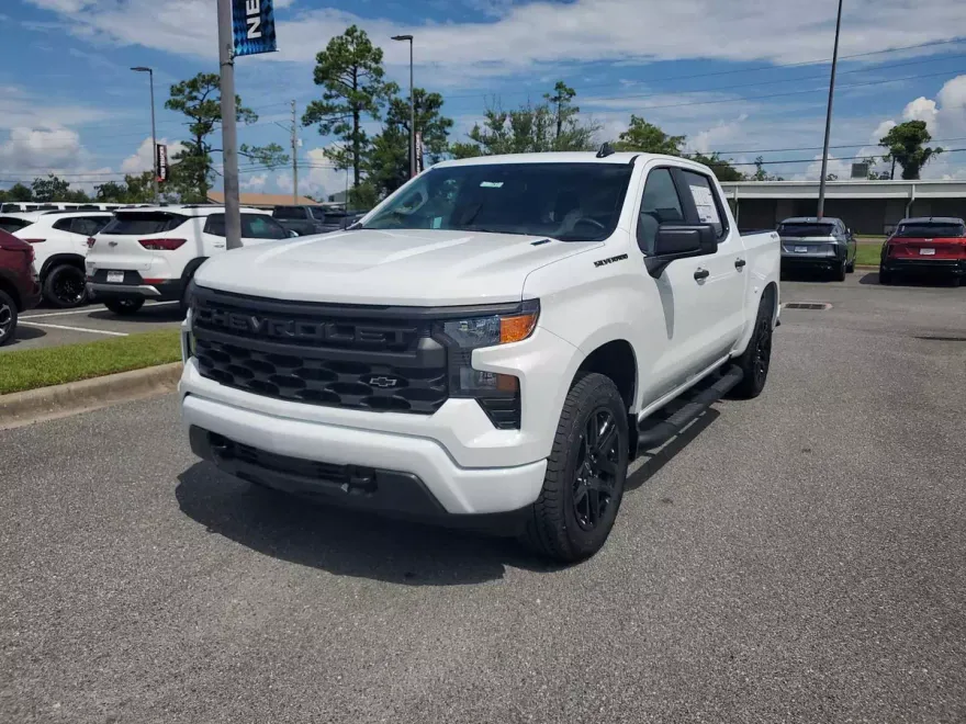2025 Chevrolet Silverado 1500 Custom photo 1