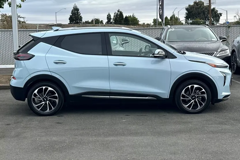 2023 Chevrolet Bolt EUV Premier photo 1
