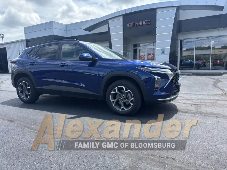 2024 Chevrolet Trax LT photo 1