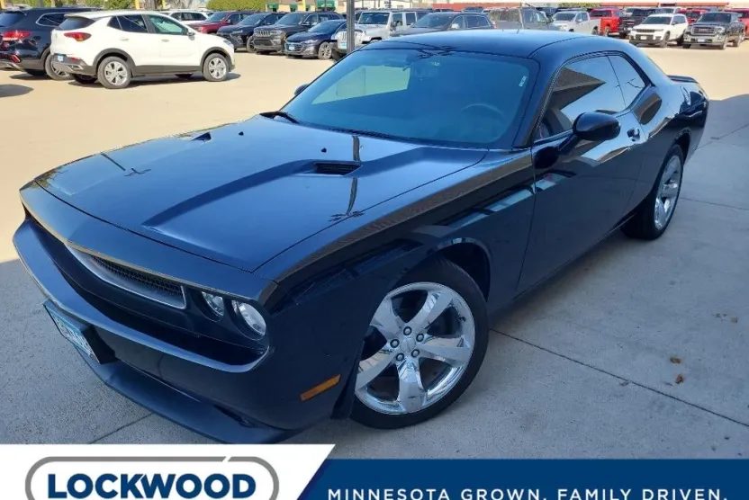 2013 Dodge Challenger SXT photo 1