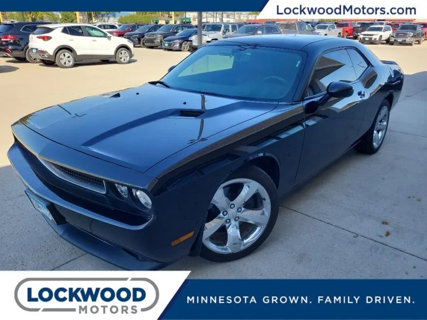 2013 Dodge Challenger SXT photo 1