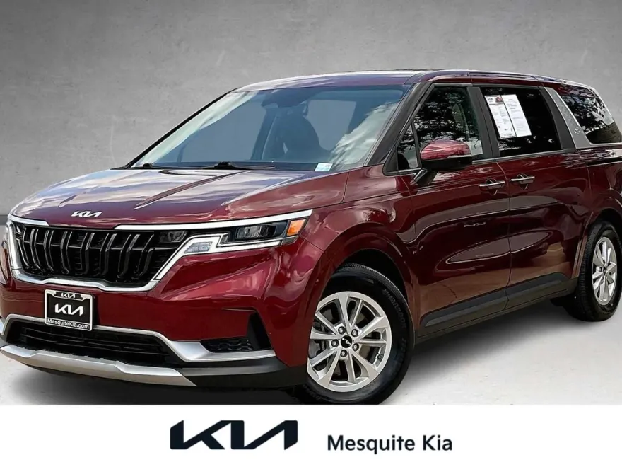 2024 Kia Carnival LX photo 1