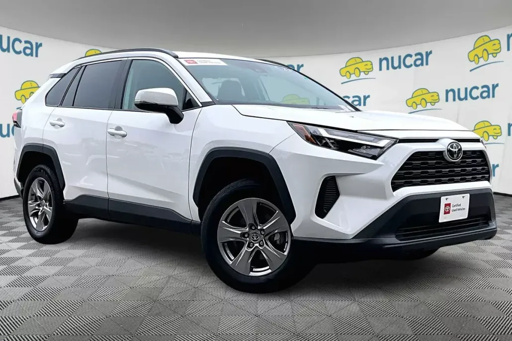 2023 Toyota RAV4 XLE photo 1