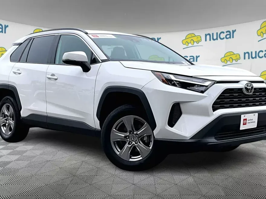 2023 Toyota RAV4 XLE photo 1