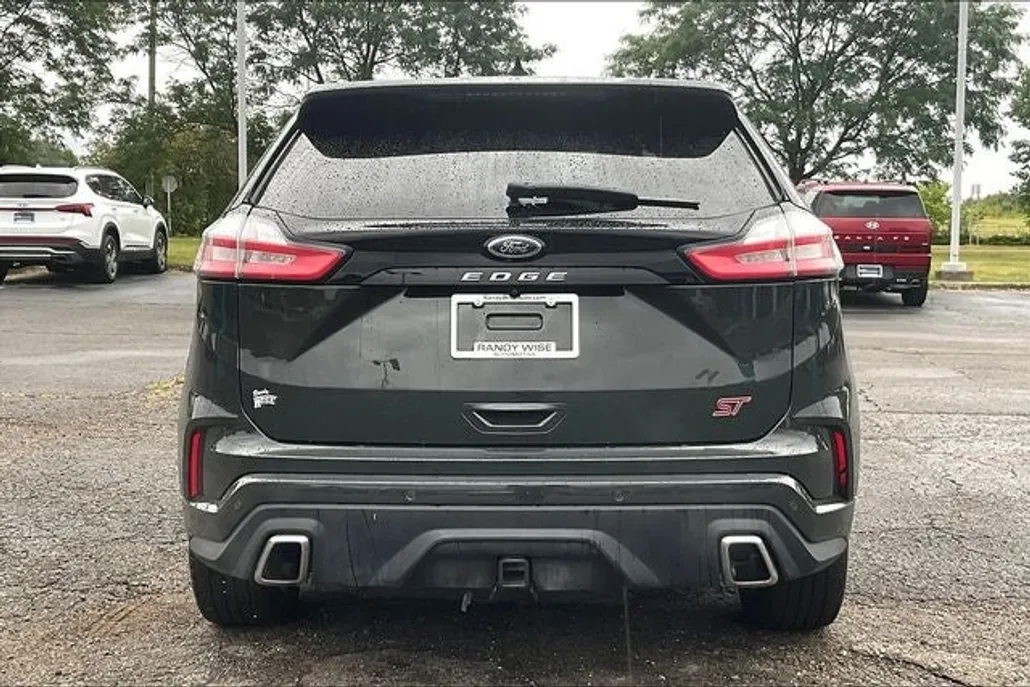 2022 Ford Edge ST photo 1