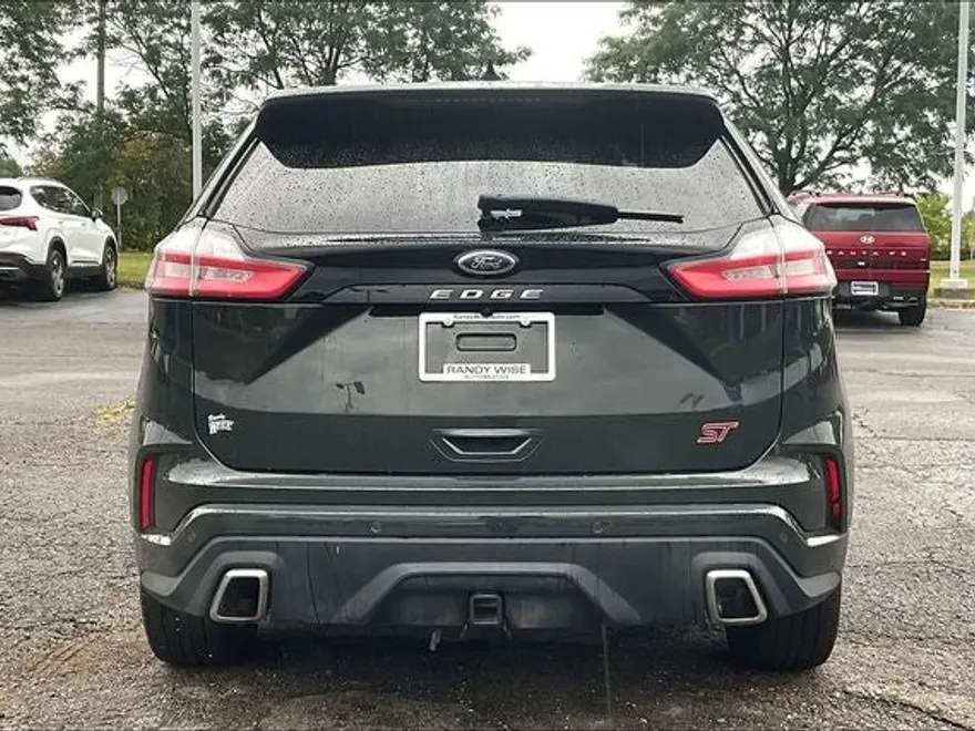 2022 Ford Edge ST photo 1