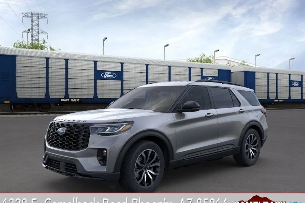 2025 Ford Explorer ST-Line photo 1