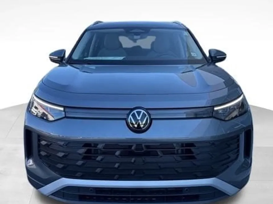 2025 Volkswagen Tiguan SE photo 1