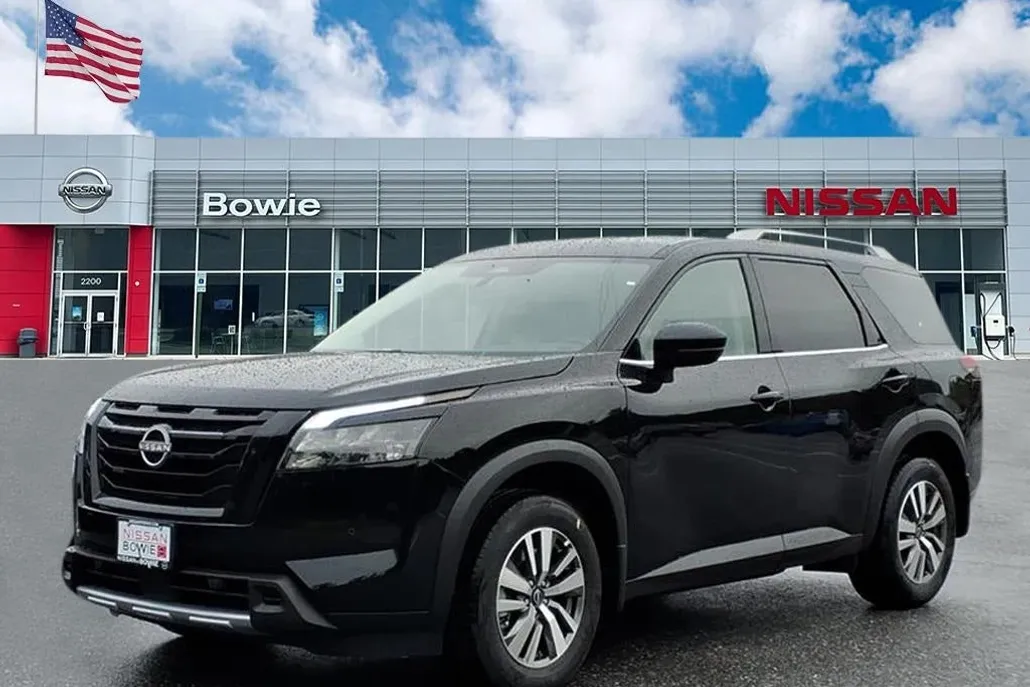 2025 Nissan Pathfinder SL photo 1
