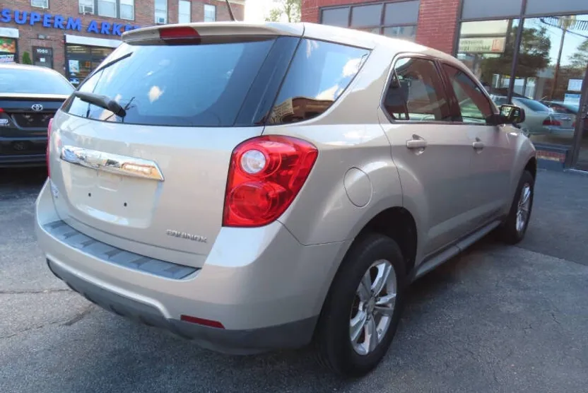 2011 Chevrolet Equinox LS photo 1