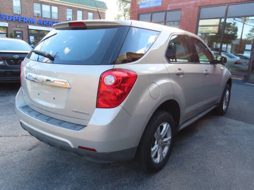 2011 Chevrolet Equinox LS photo 1