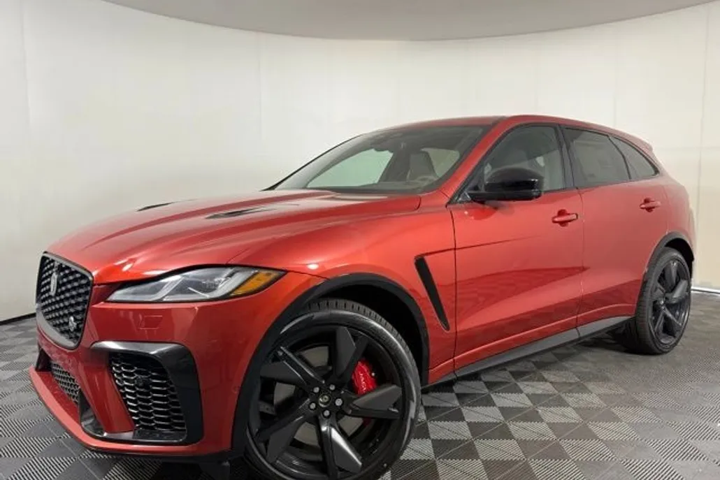 2025 Jaguar F-PACE SVR photo 1