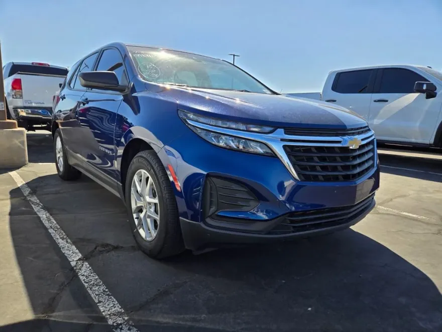 2022 Chevrolet Equinox LS photo 1