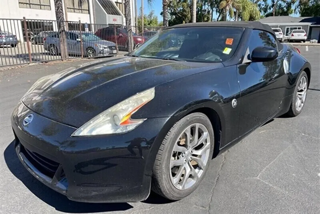 2010 Nissan 370Z photo 1
