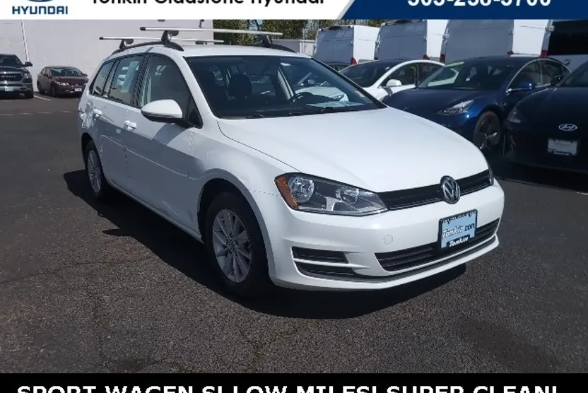 2017 Volkswagen Golf SportWagen S photo 1