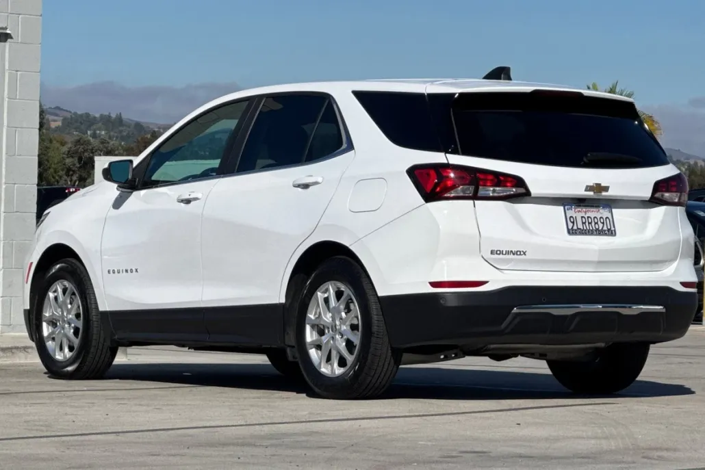 2024 Chevrolet Equinox LT photo 1