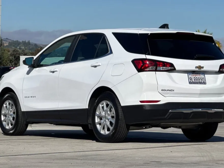 2024 Chevrolet Equinox LT photo 1