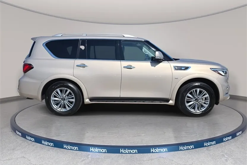 2019 Infiniti QX80 Luxe photo 1