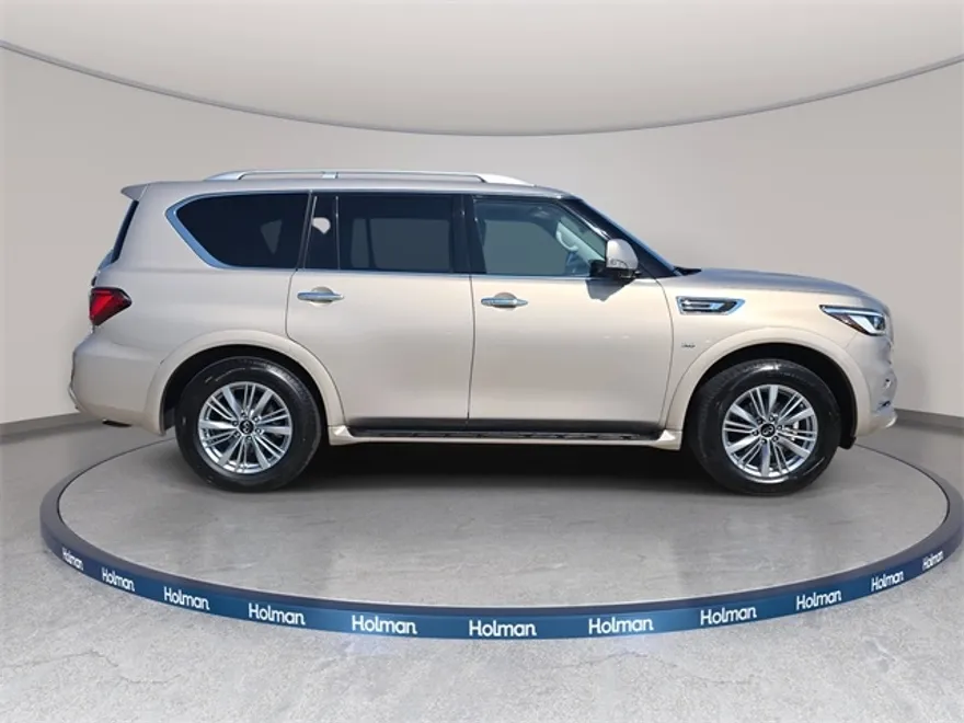 2019 Infiniti QX80 Luxe photo 1