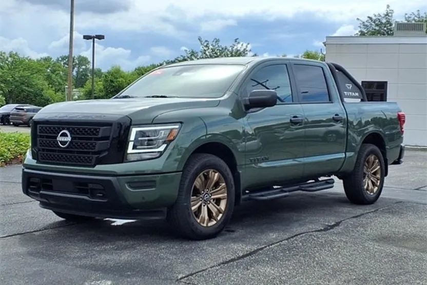 2024 Nissan Titan Crew Cab SV photo 1