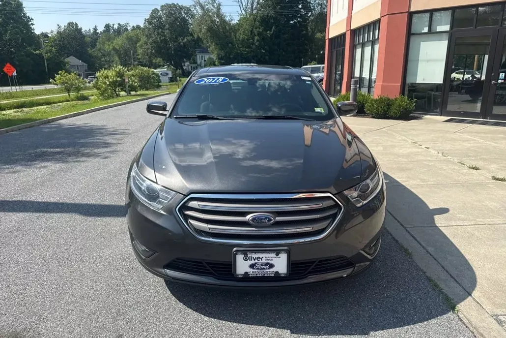 2018 Ford Taurus SEL photo 1