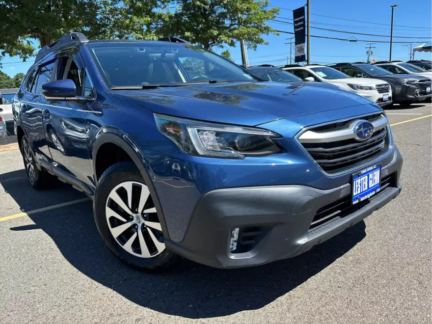 2022 Subaru Outback Premium photo 1