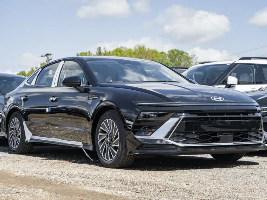 2025 Hyundai Sonata Hybrid SEL photo 1