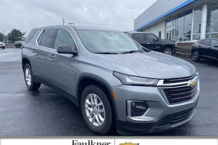 2023 Chevrolet Traverse 1LS photo 1