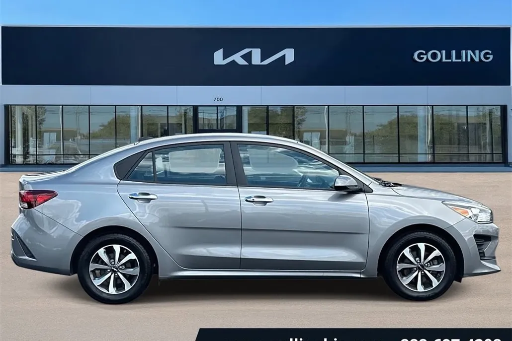 2023 Kia Rio S photo 1