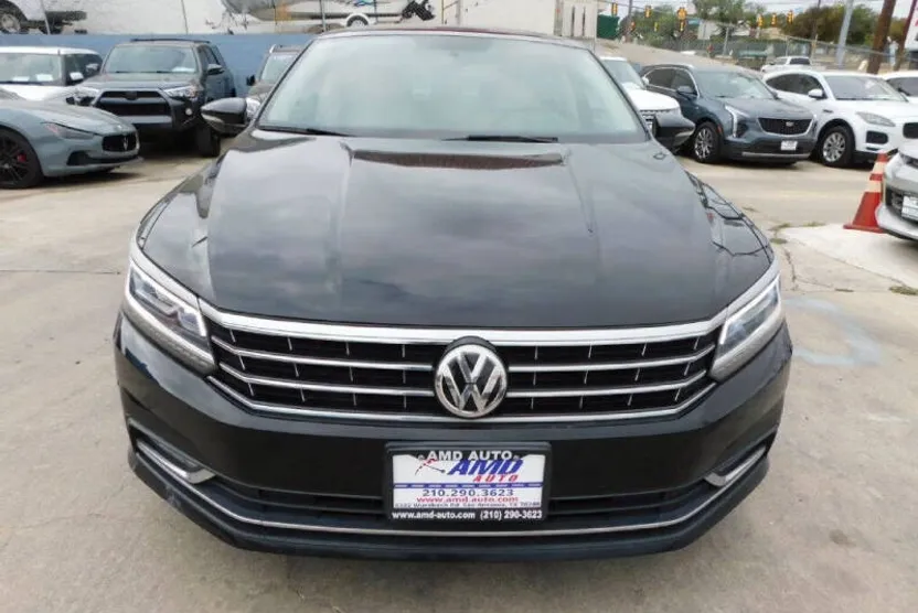 2016 Volkswagen Passat SE photo 1