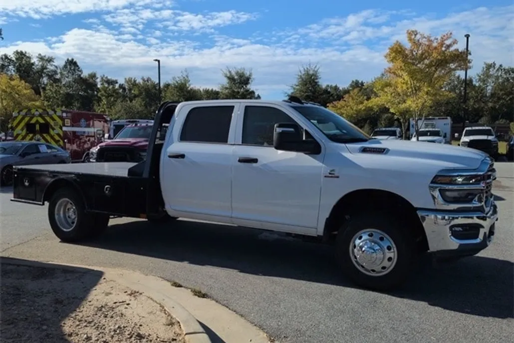 2025 Ram 3500 Tradesman photo 1