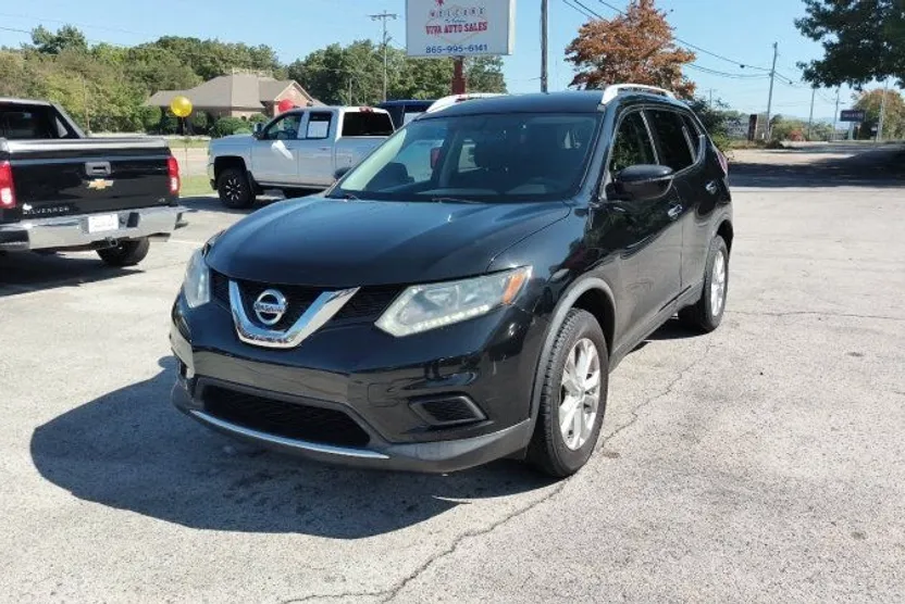 2016 Nissan Rogue SV photo 1