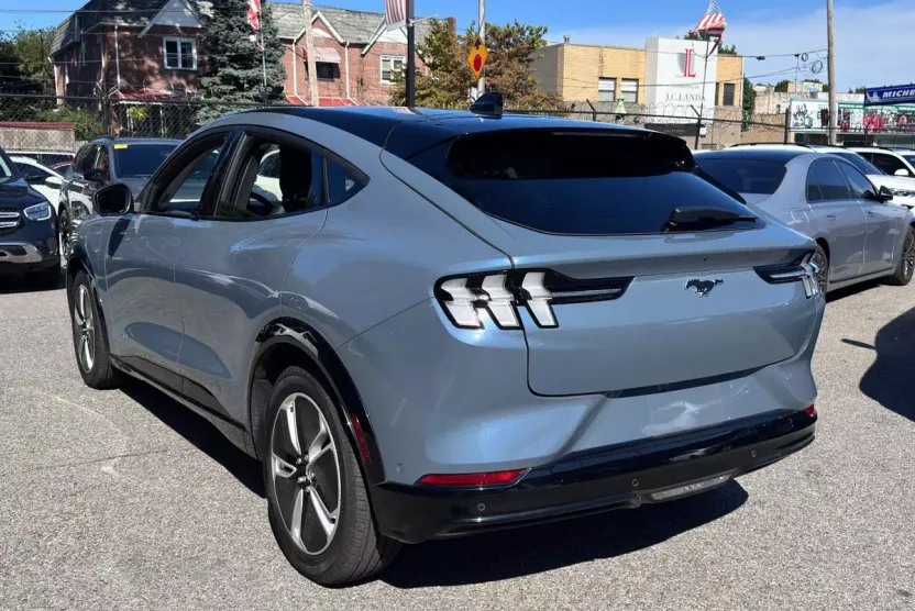 2023 Ford Mustang Mach-E Premium photo 1