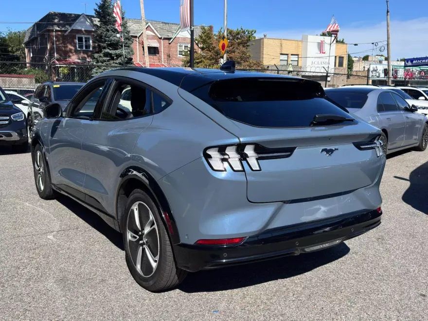 2023 Ford Mustang Mach-E Premium photo 1