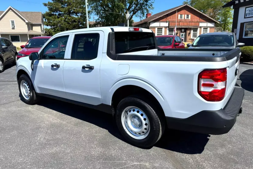 2025 Ford Maverick XL photo 1