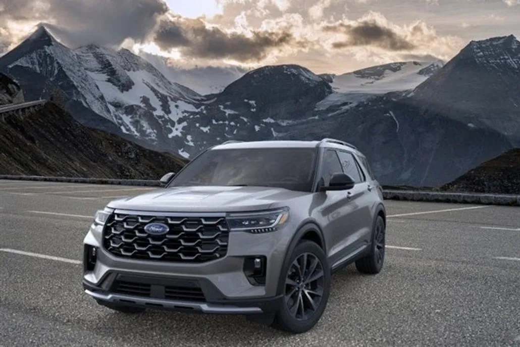 2025 Ford Explorer Platinum photo 1