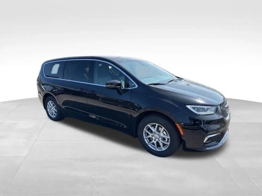 2026 Chrysler Pacifica photo 1