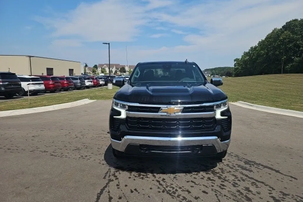2023 Chevrolet Silverado 1500 LT photo 1
