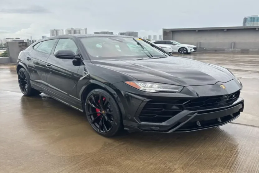 2022 Lamborghini Urus Base photo 1