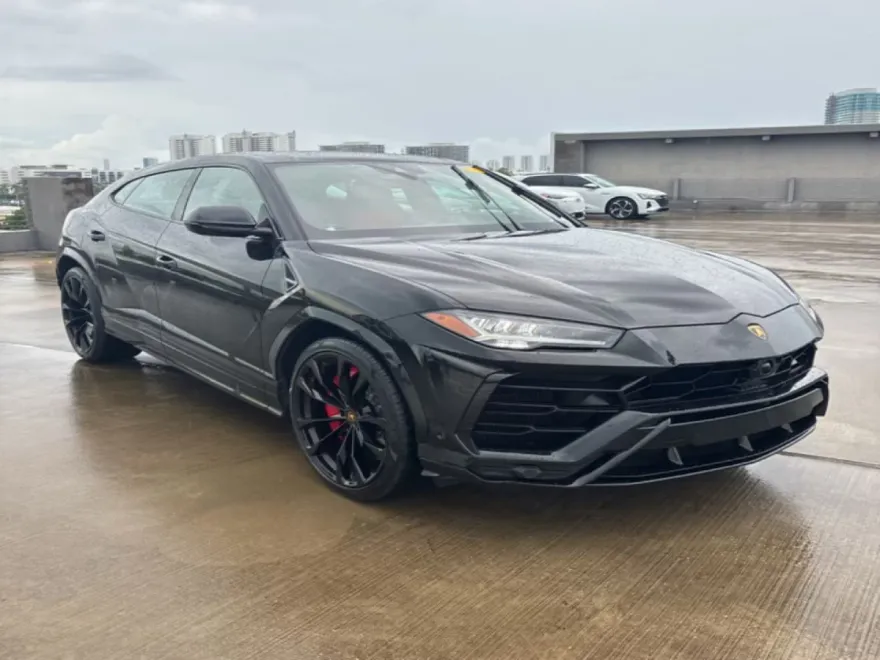 2022 Lamborghini Urus Base photo 1