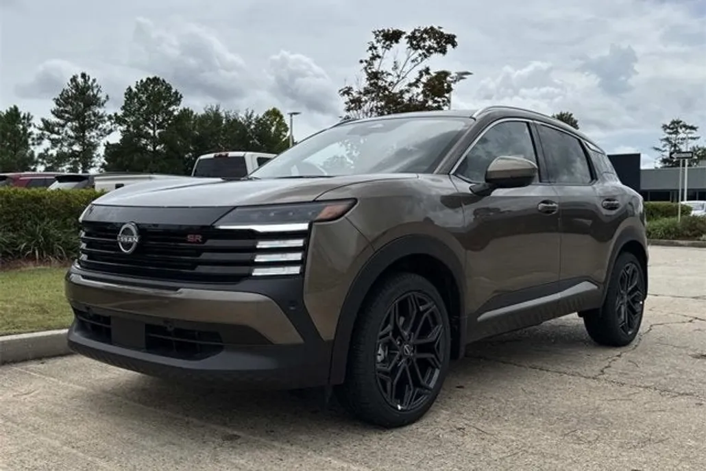 2025 Nissan Kicks SR photo 1