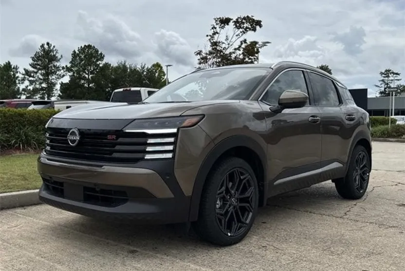 2025 Nissan Kicks SR photo 1